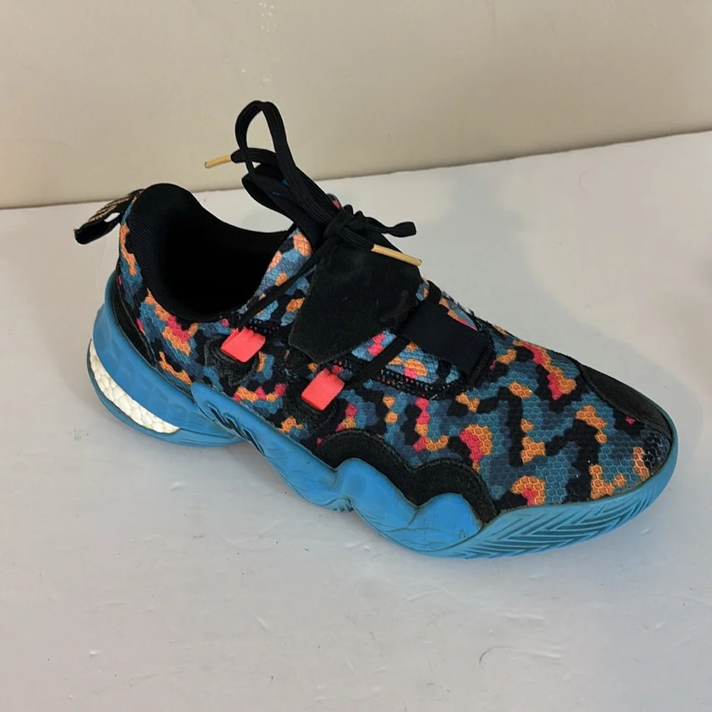 Adidas Rayford Trae Young Signature Series Sneakers Size 7.5